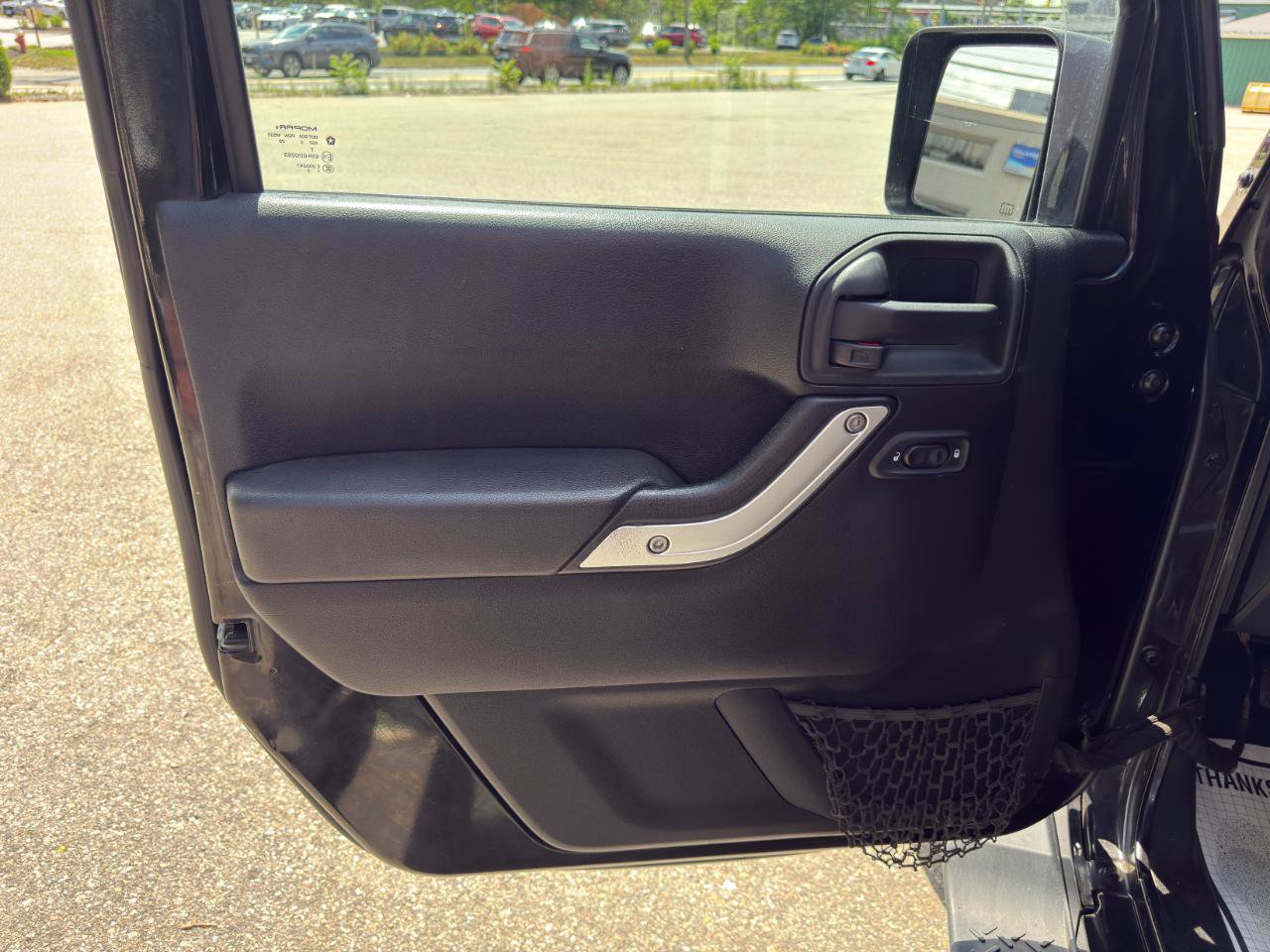 Used 2015 Jeep Wrangler Unlimited Sahara w/ Dual Top Group AWD/4WD image 30