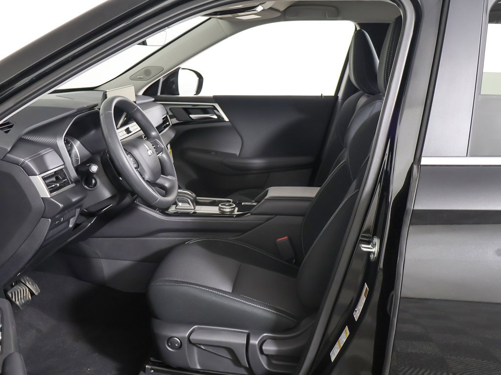 New 2026 Mitsubishi Outlander ES image 26