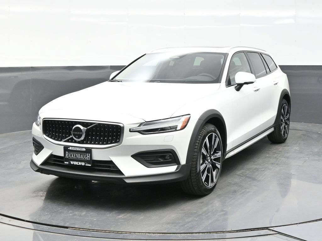 New 2026 Volvo V60 B5 Cross Country Ultra w/ Climate Package AWD/4WD image 2