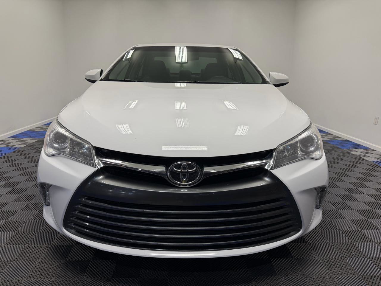 Used 2017 Toyota Camry LE FWD image 2