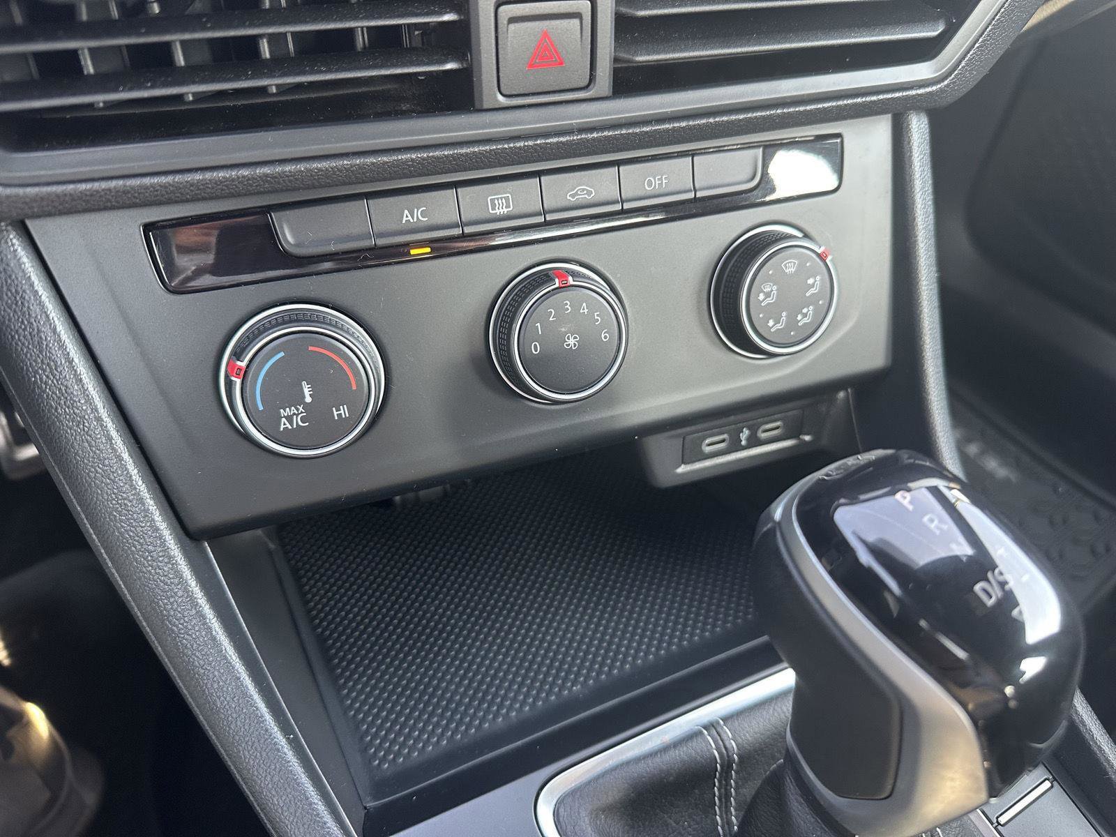 Used 2023 Volkswagen Jetta Sport image 7