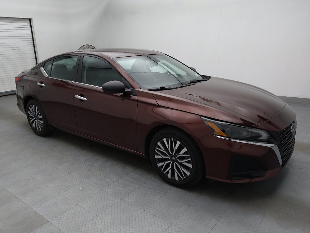 Used 2024 Nissan Altima 2.5 SV image 11