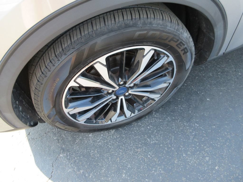 Used 2021 Ford Escape SE w/ SE Sport Appearance Package FWD image 13