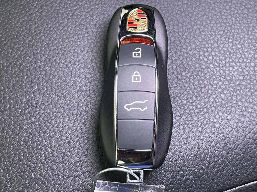 New 2025 Porsche Macan Base image 45