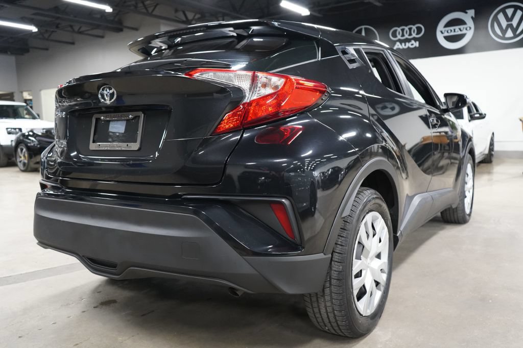 Used 2019 Toyota C-HR LE FWD image 5