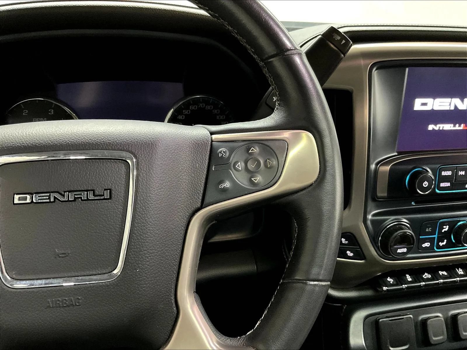 Used 2018 GMC Sierra 2500 Denali w/ Duramax Plus Package AWD/4WD image 21