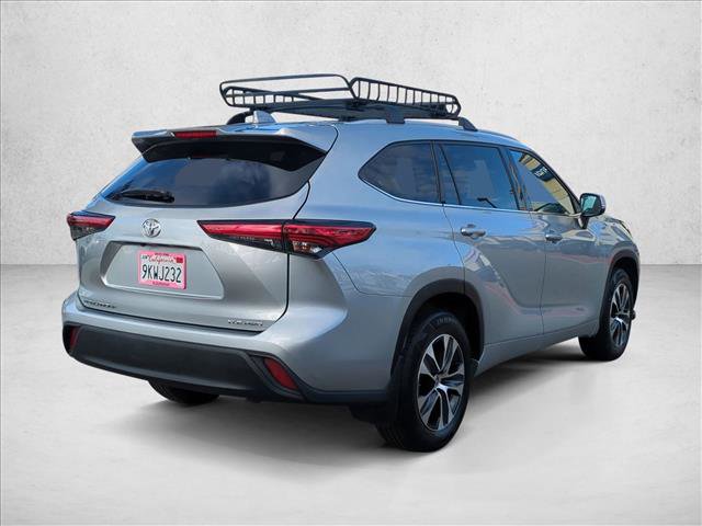 Used 2022 Toyota Highlander XLE AWD/4WD image 5