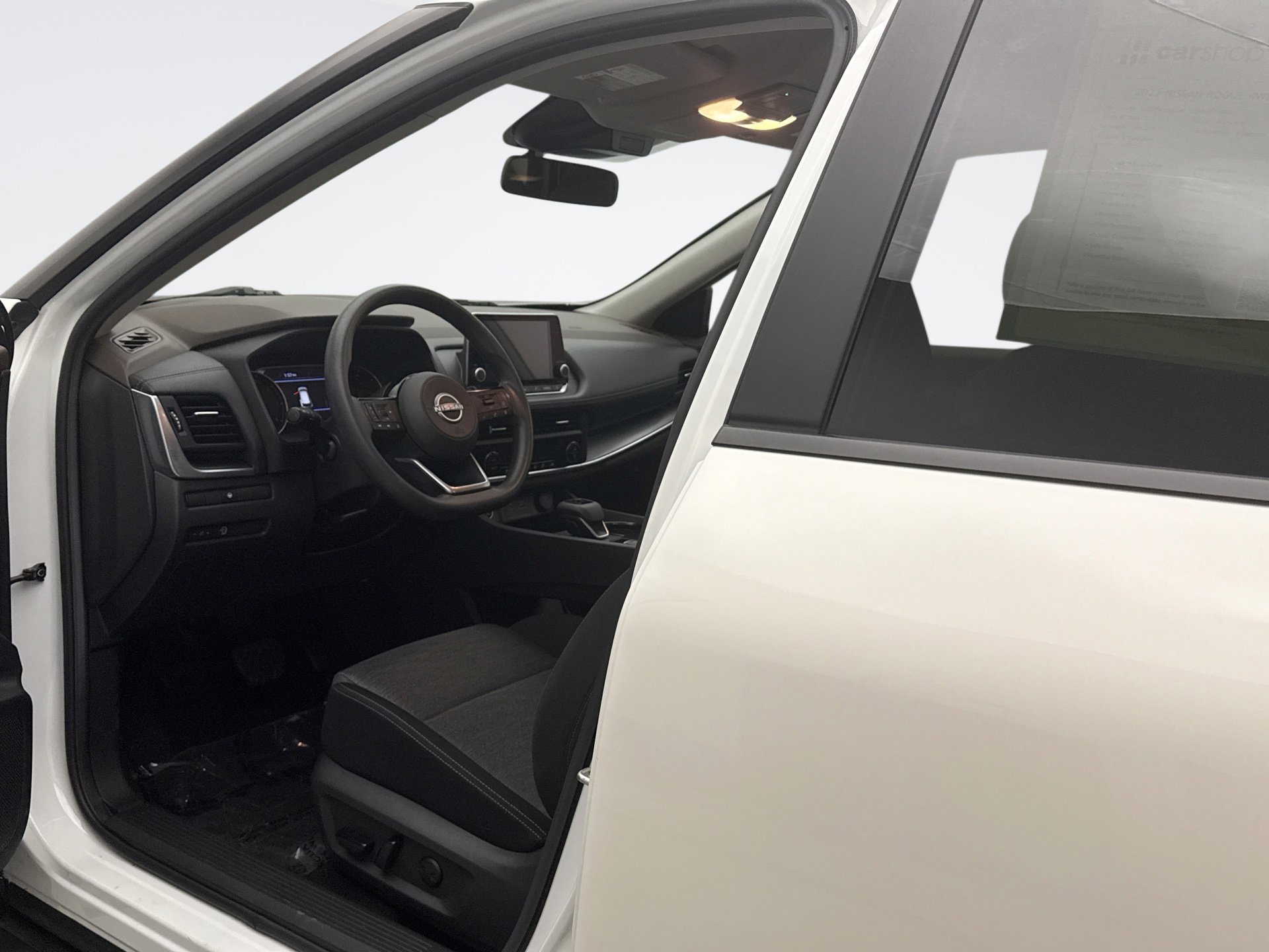 Used 2023 Nissan Rogue SV image 10