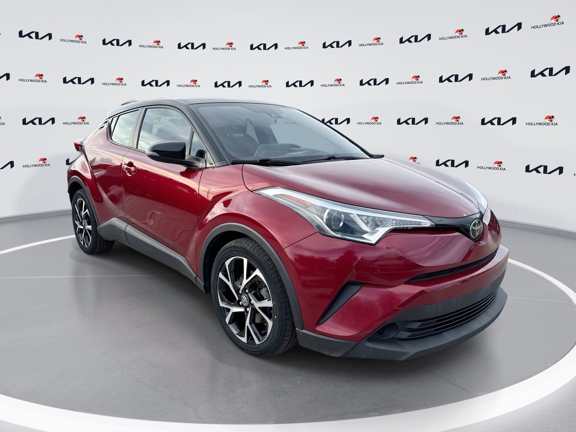 Used 2019 Toyota C-HR XLE FWD image 1