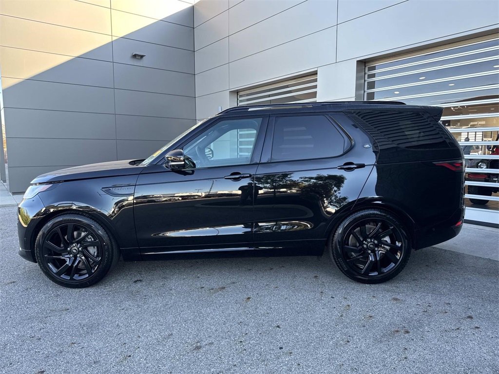 Used 2025 Land Rover Discovery Dynamic SE image 4