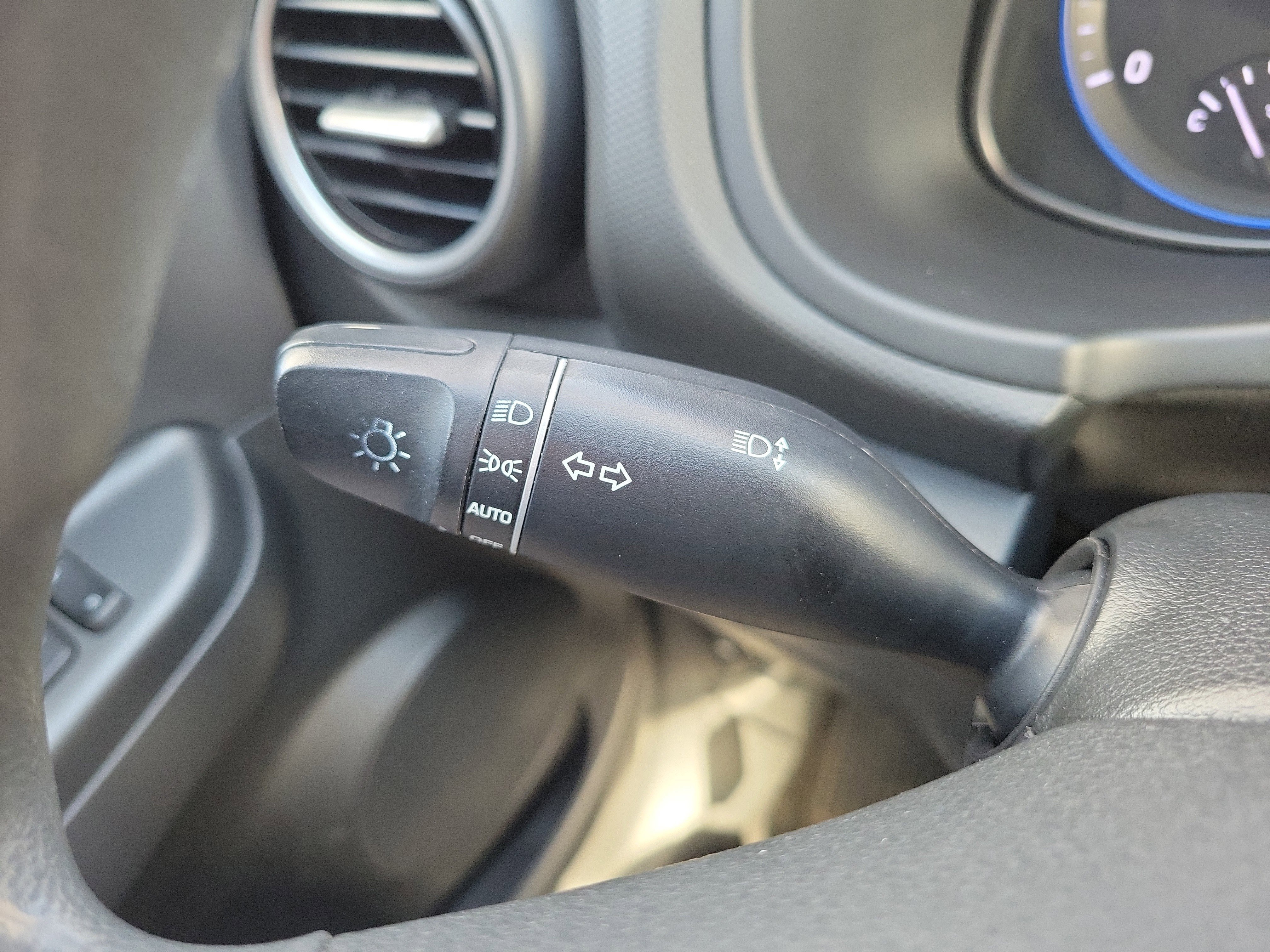 Used 2021 Hyundai Kona SE image 29