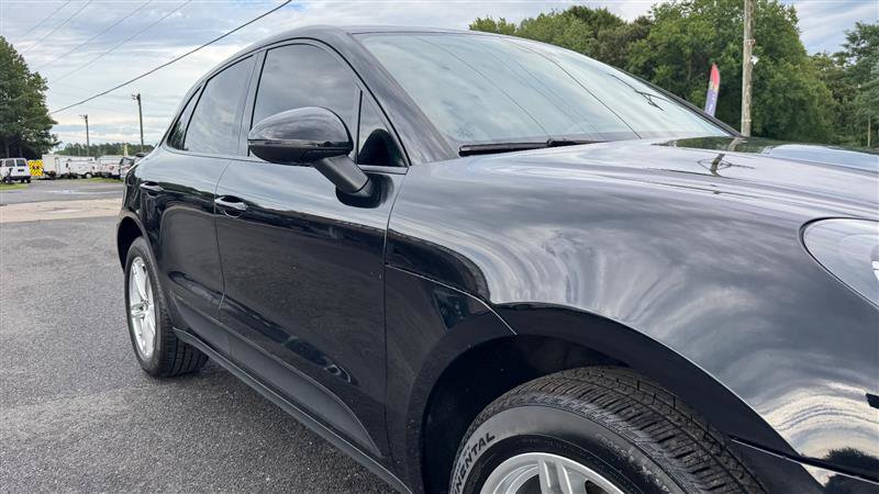 Used 2020 Porsche Macan w/ Premium Package Plus AWD/4WD image 18