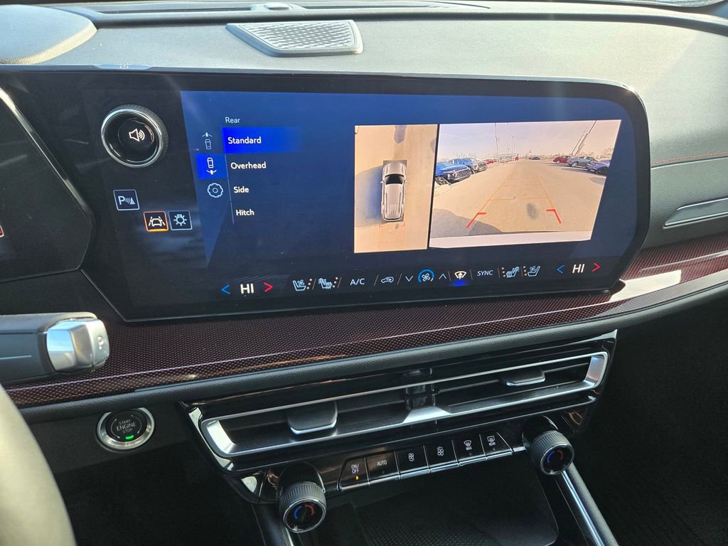 Used 2025 Chevrolet Traverse RS image 8