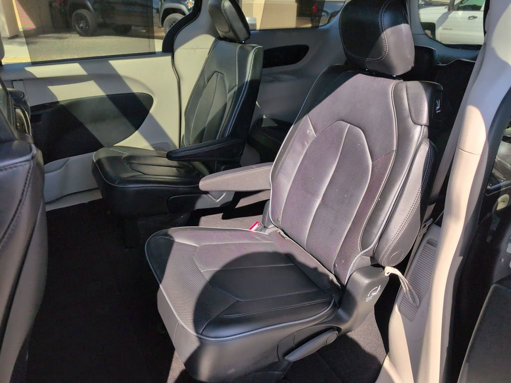 Certified 2018 Chrysler Pacifica Limited w/ Tire & Wheel Group image 25
