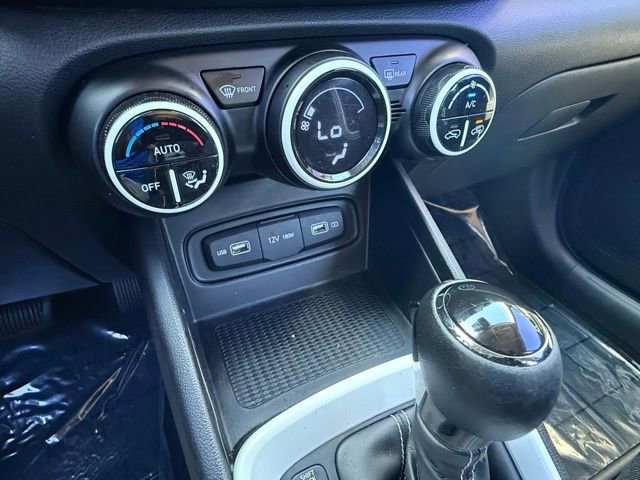 Used 2022 Hyundai Venue Limited FWD image 22