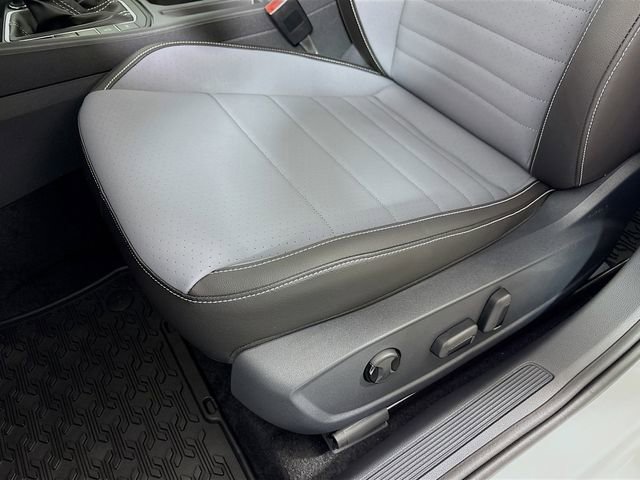 New 2026 Volkswagen Jetta SE FWD image 19