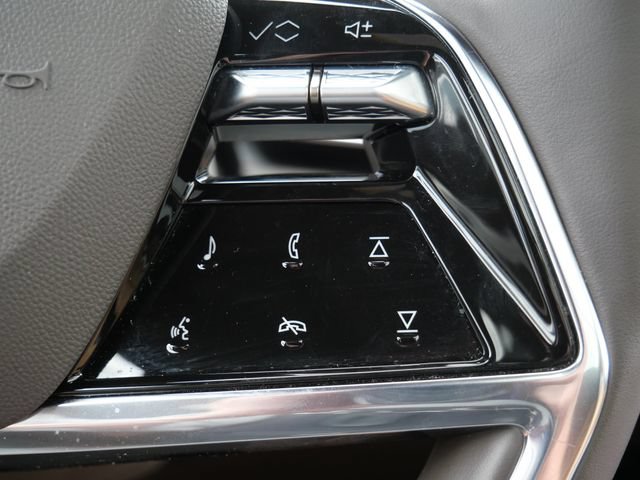 Used 2025 Cadillac Escalade ESV Premium Luxury w/ LPO, Floor Liner Package AWD/4WD image 25