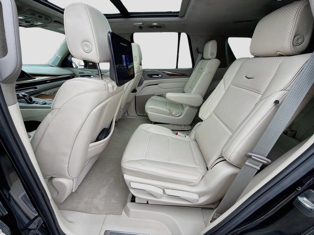 Used 2023 Cadillac Escalade Sport Platinum w/ LPO, ONYX Package AWD/4WD image 29