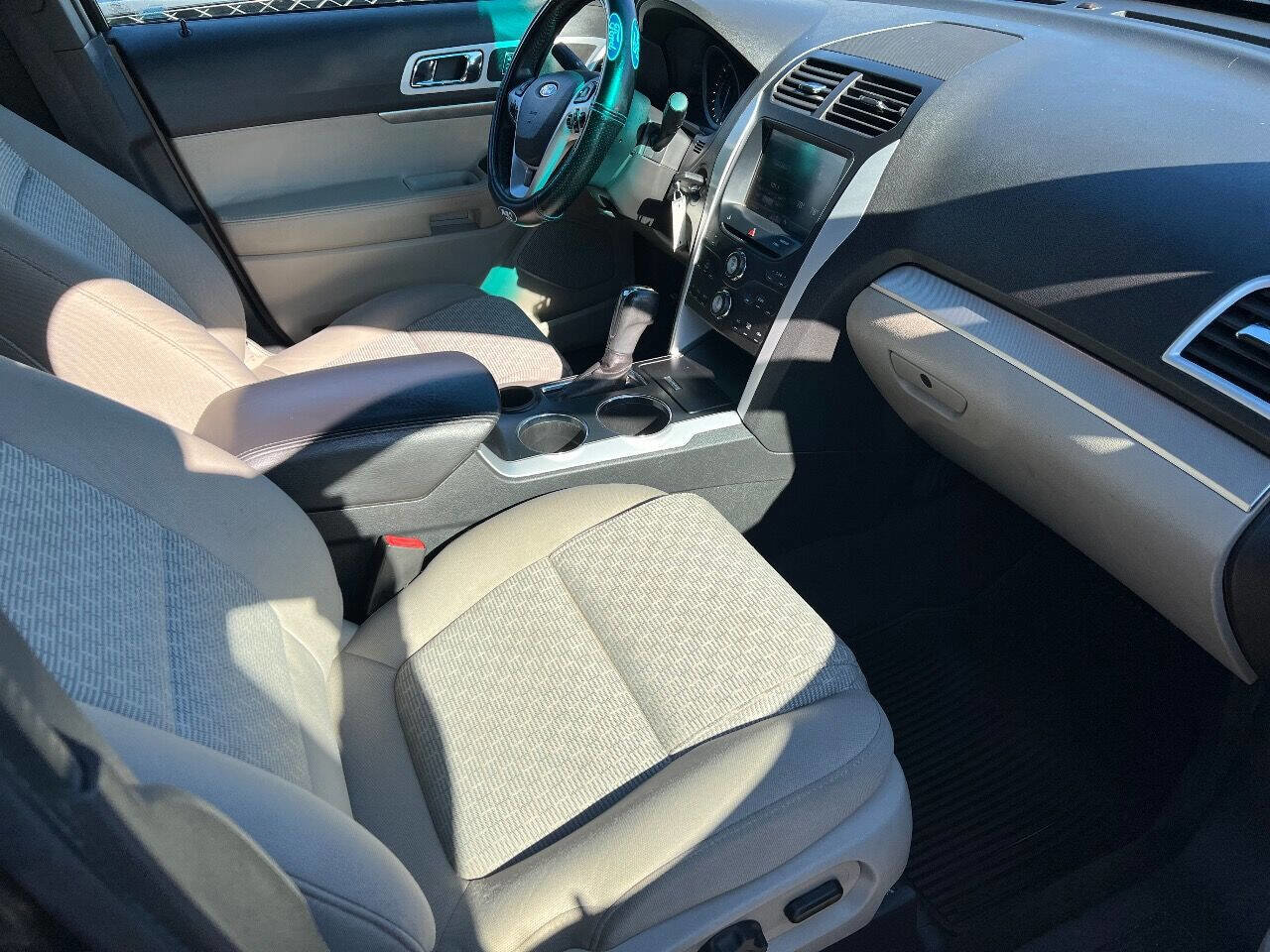 Used 2013 Ford Explorer XLT image 20