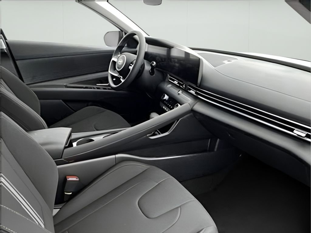 Used 2025 Hyundai Elantra Blue image 26