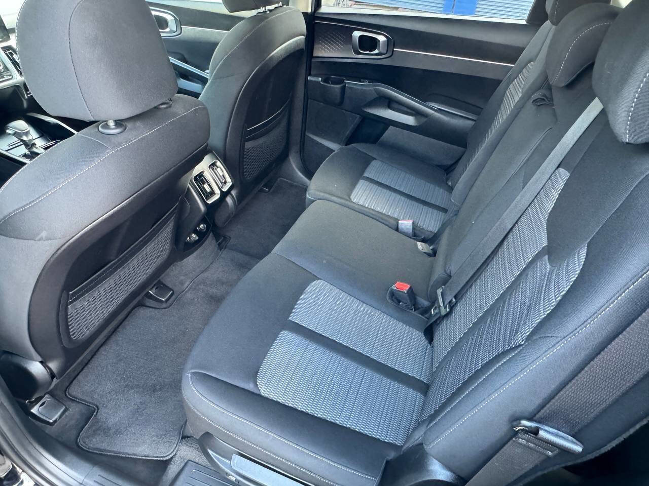 Used 2023 Kia Sorento LX image 14