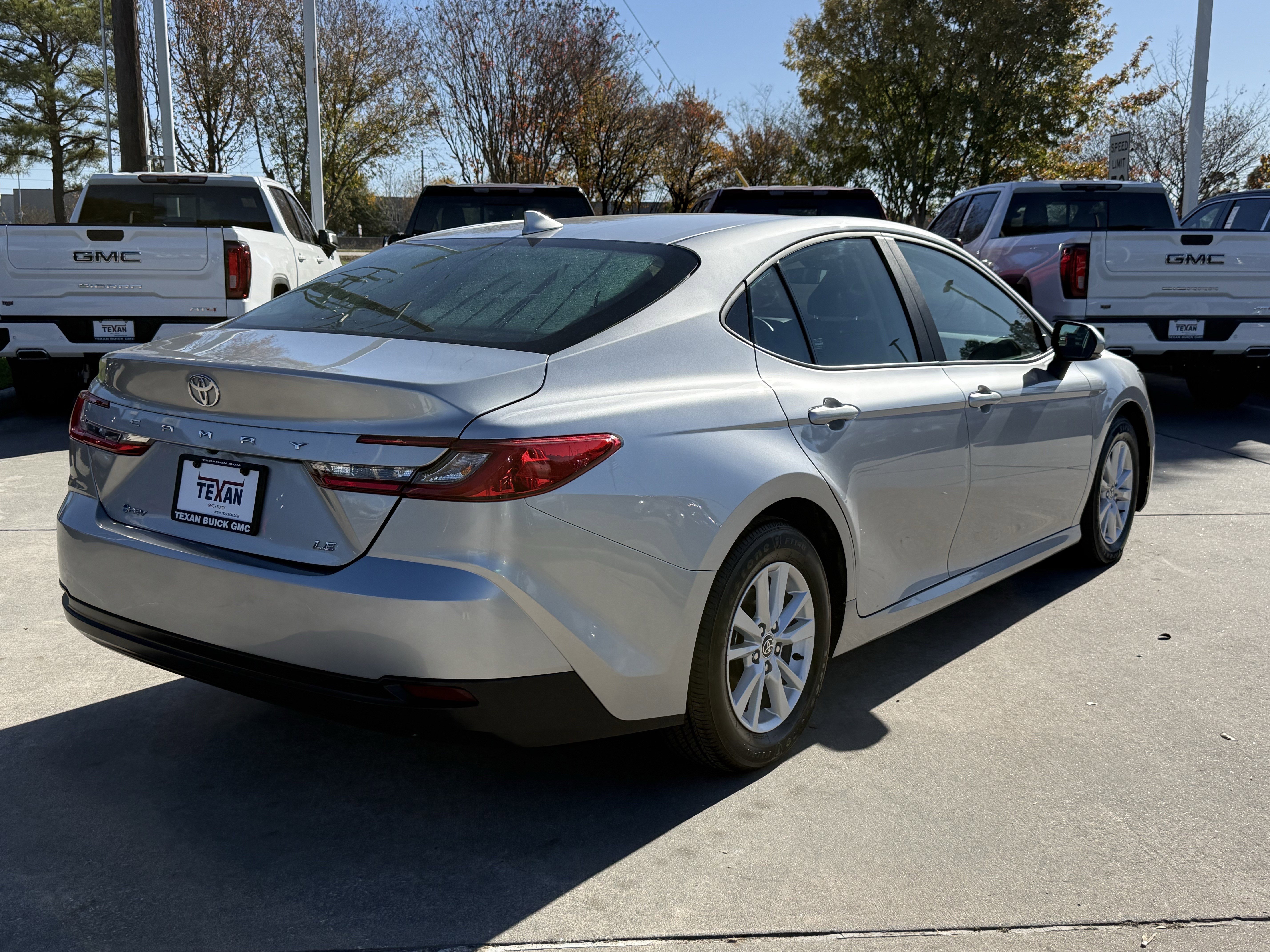Used 2025 Toyota Camry LE image 5