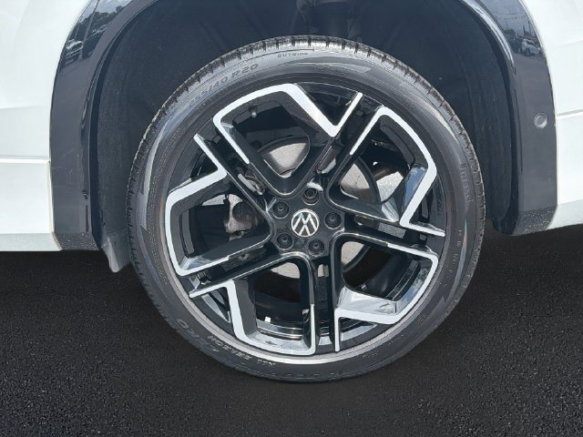 Used 2025 Volkswagen Tiguan SEL R-Line AWD/4WD image 32