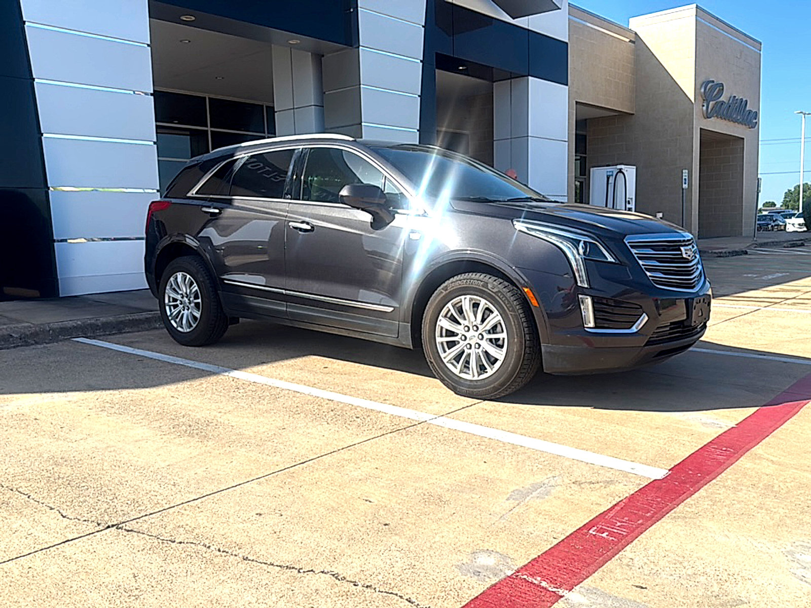 Used 2017 Cadillac XT5 FWD image 3