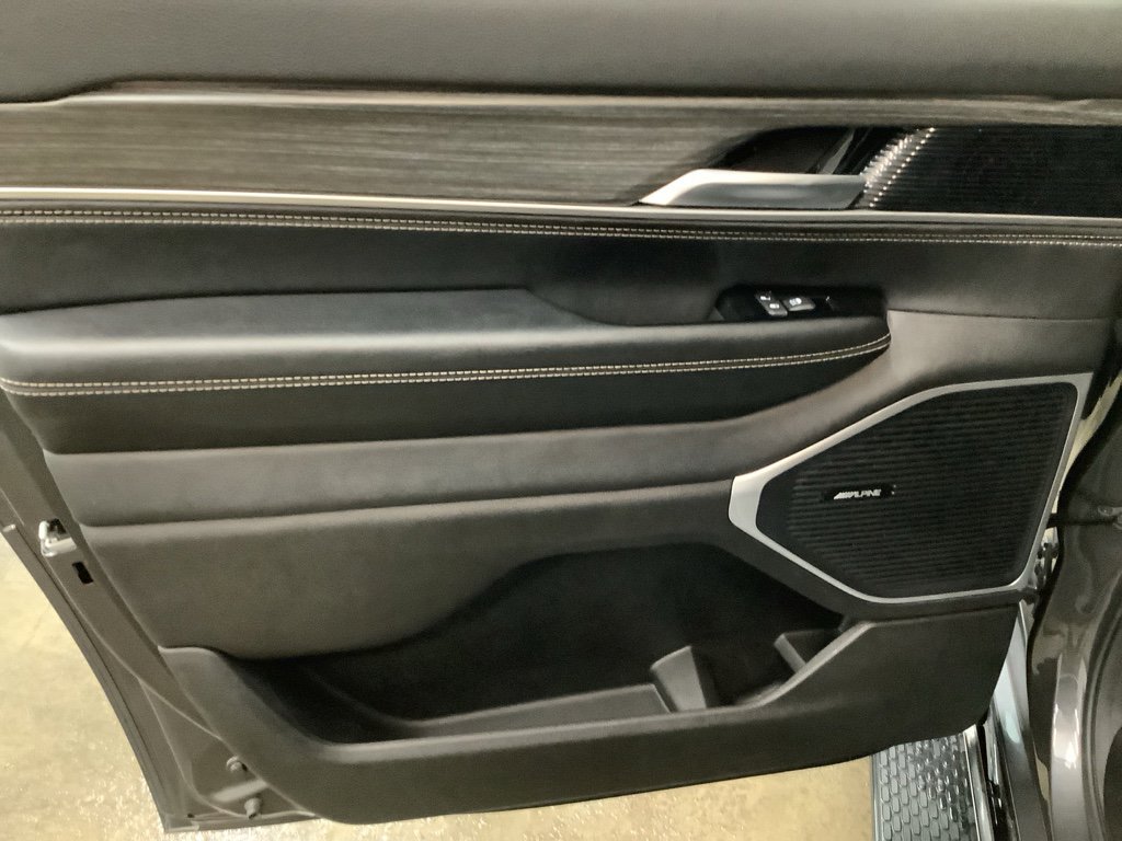 Used 2024 Jeep Wagoneer L Series II w/ Flexible Seating Group image 26