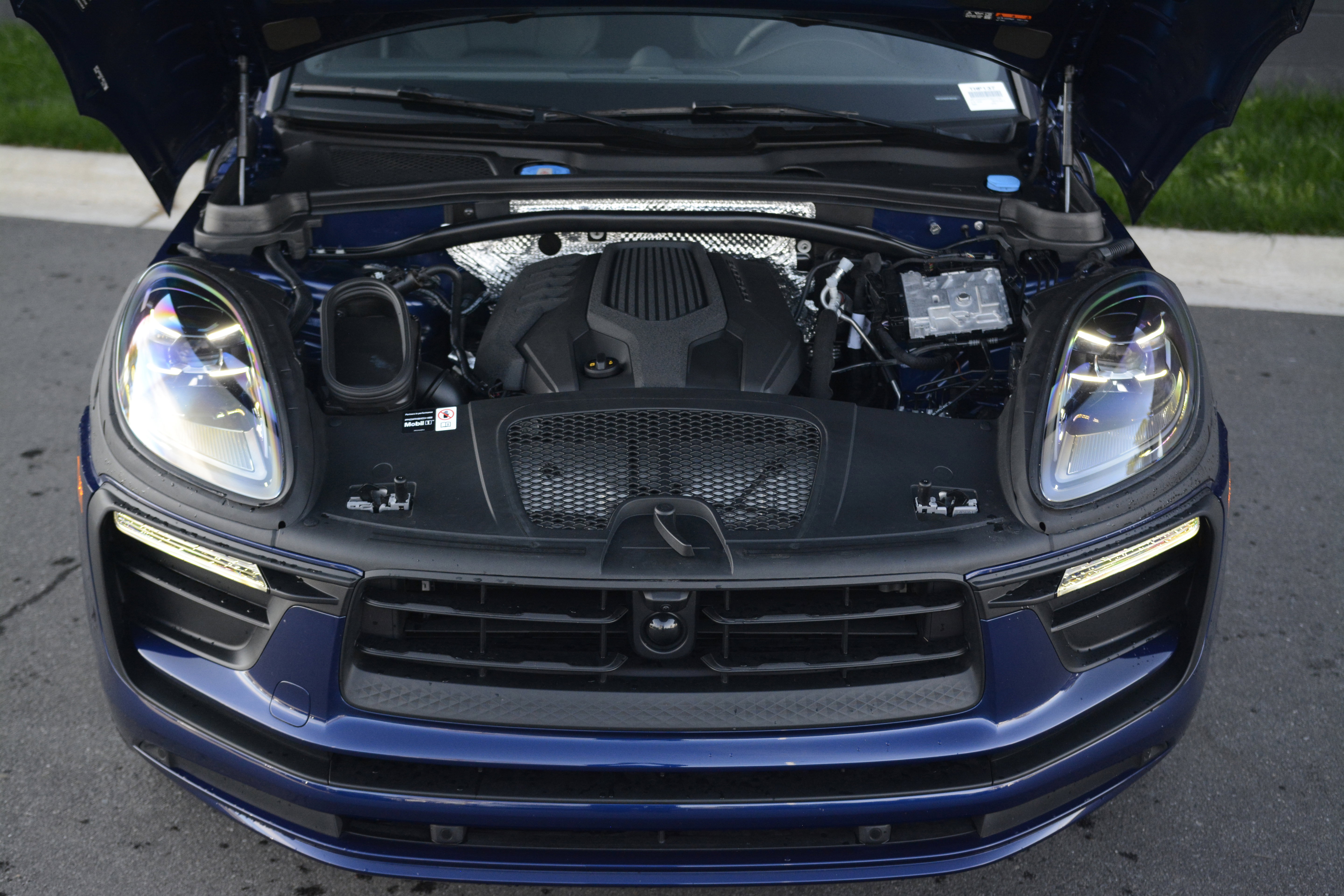 Certified 2026 Porsche Macan AWD/4WD image 37