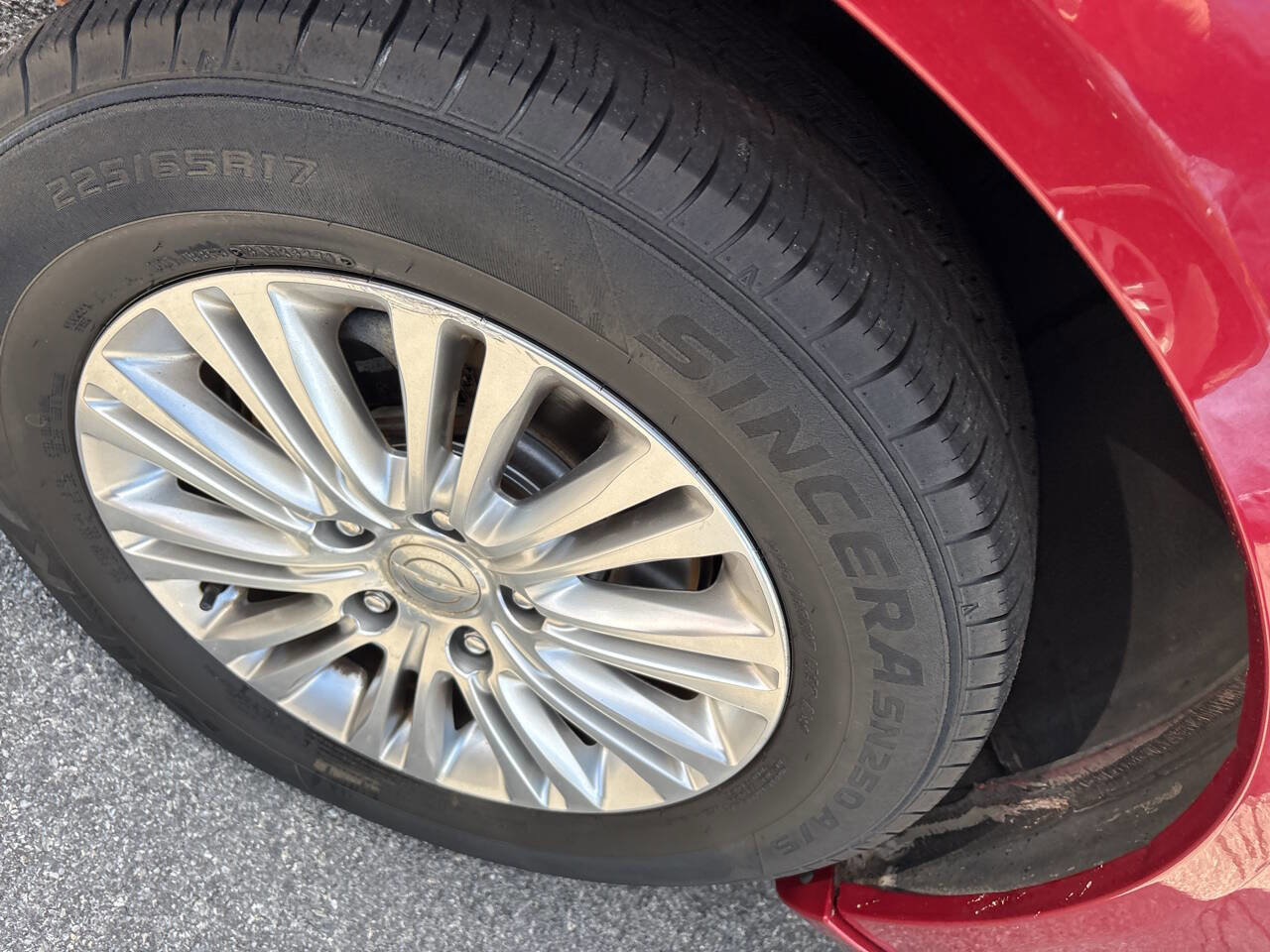 Used 2014 Chrysler Town & Country Touring-L image 6