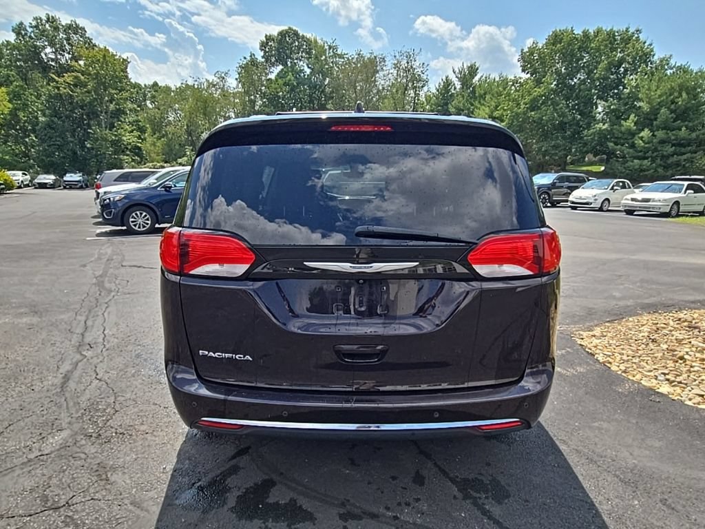 Used 2017 Chrysler Pacifica Touring-L Plus w/ Tire & Wheel Group FWD image 4