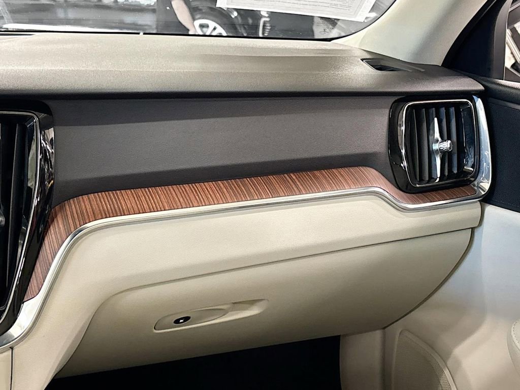 Used 2021 Volvo S60 T5 Momentum image 19