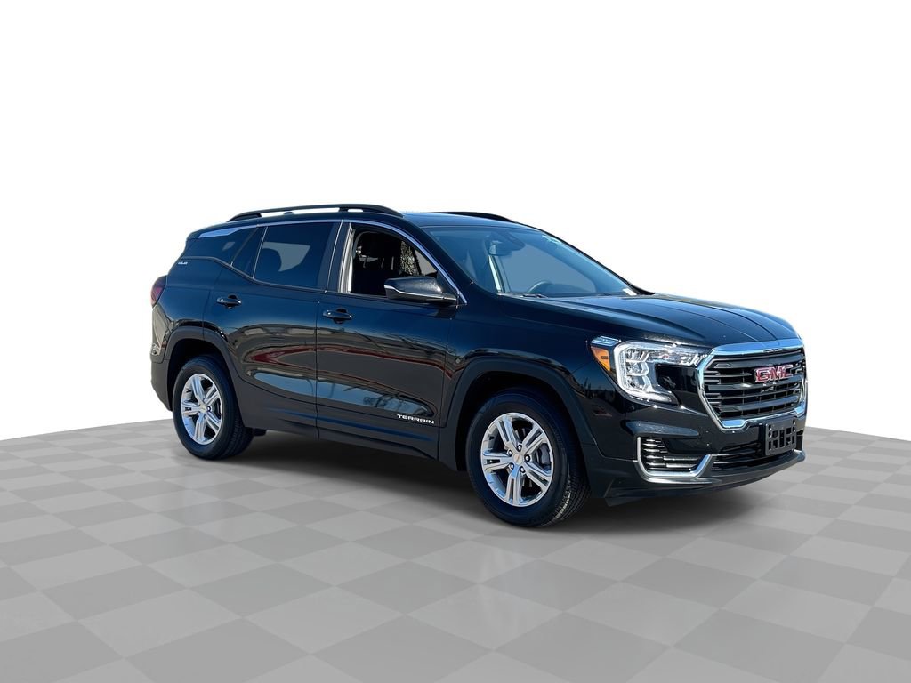 Used 2022 GMC Terrain SLE w/ Driver Convenience Package image 2
