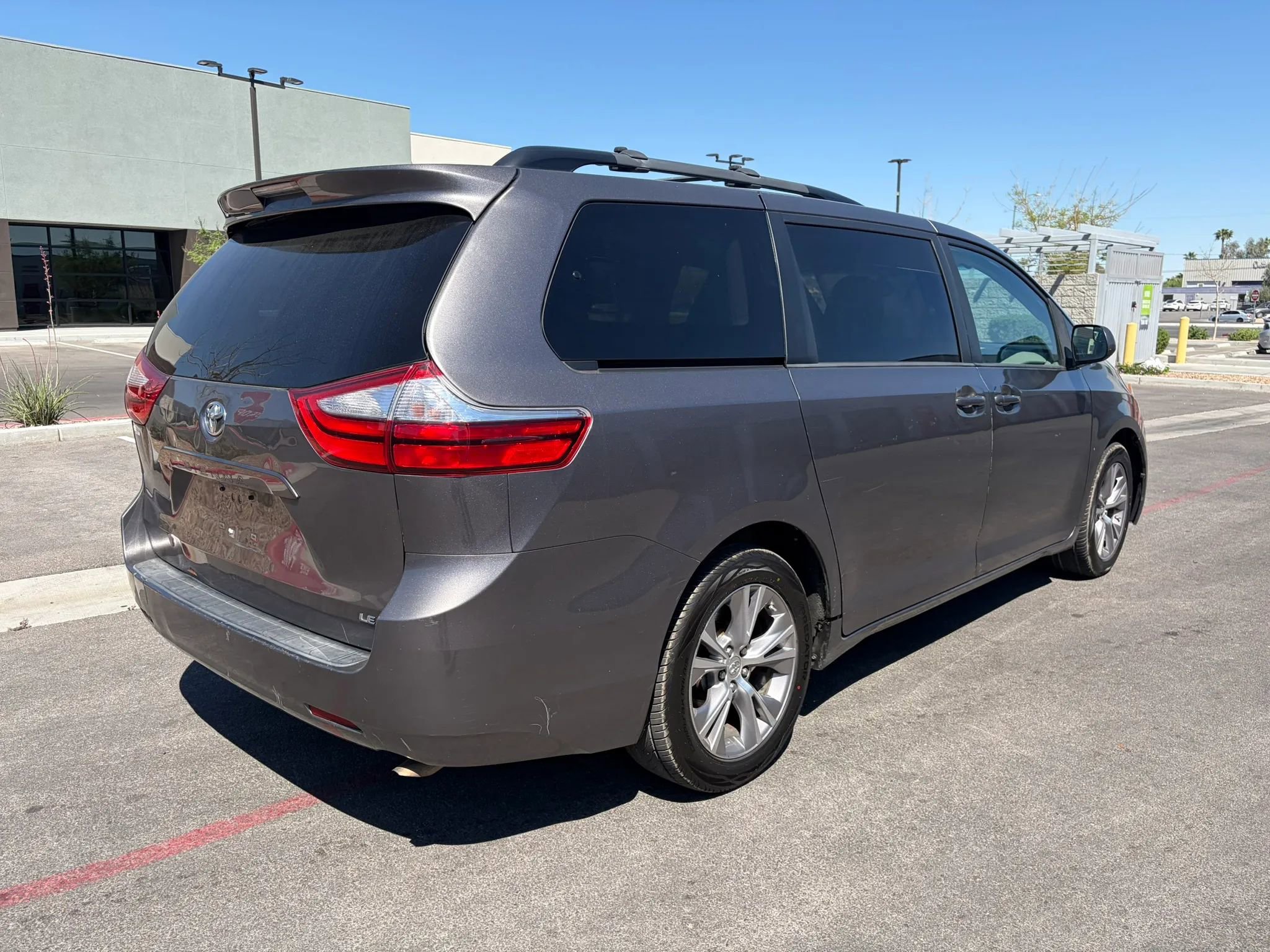 Used 2015 Toyota Sienna LE FWD image 5