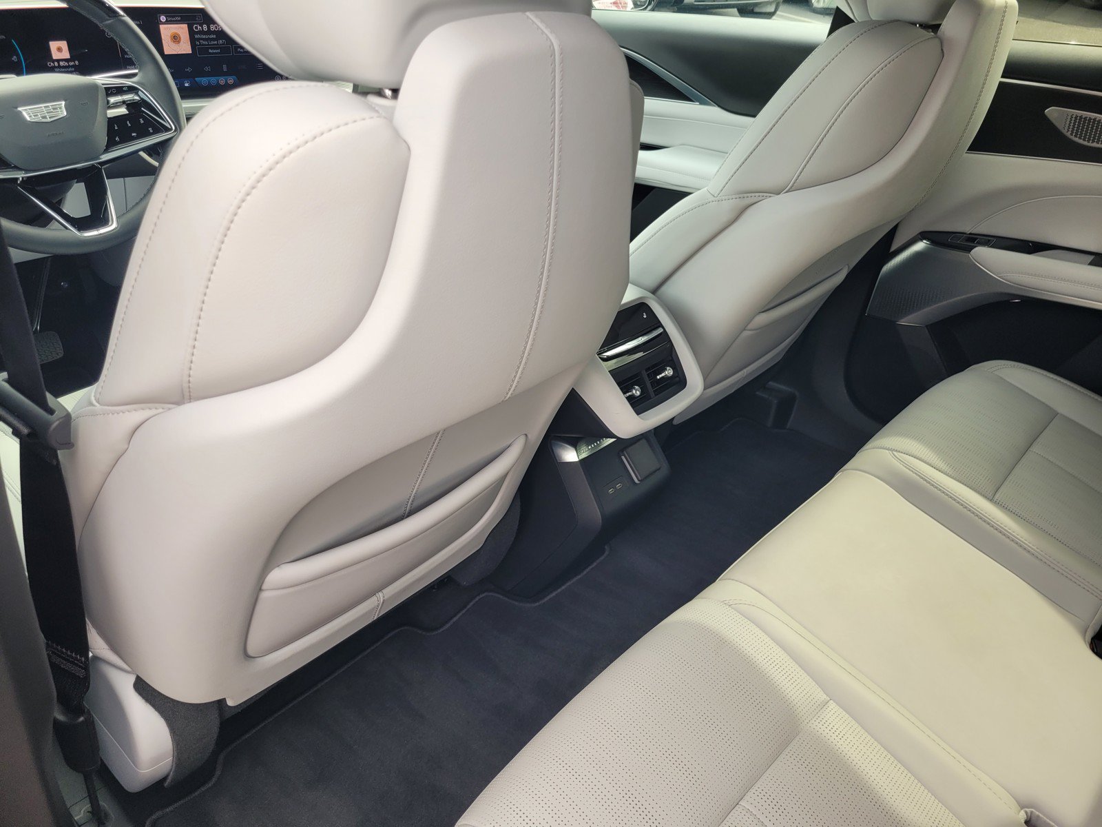 Certified 2025 Cadillac Lyriq Luxury AWD/4WD image 10