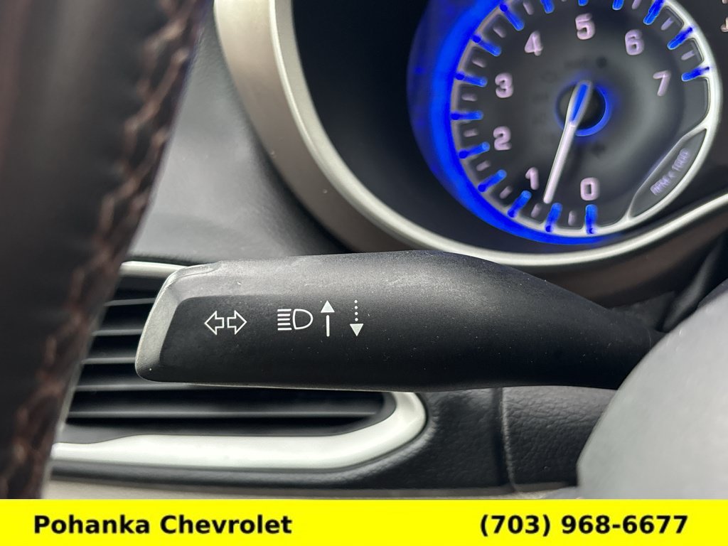 Used 2018 Chrysler Pacifica Touring-L w/ Tire & Wheel Group FWD image 10