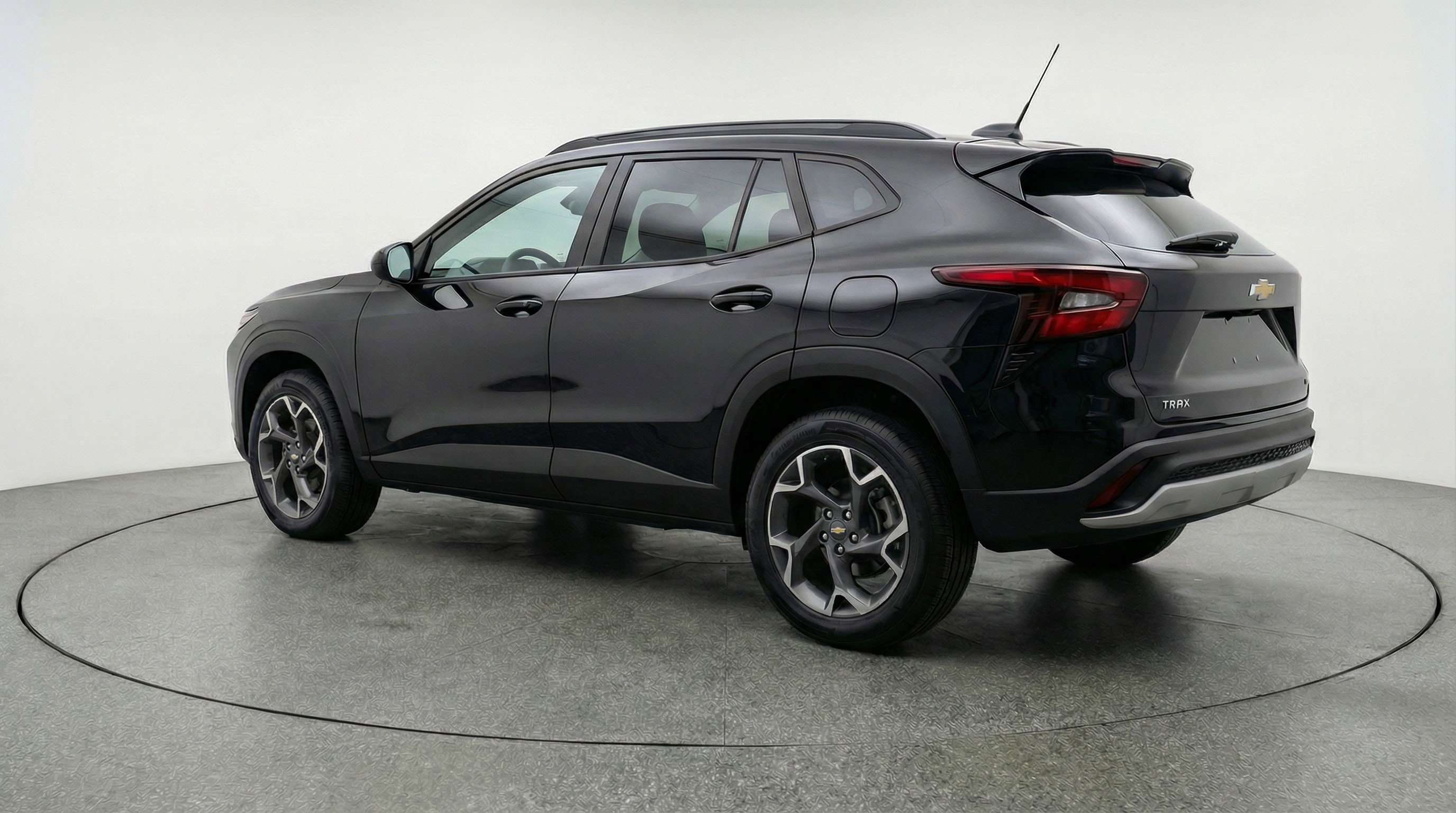 Used 2025 Chevrolet Trax LT image 6