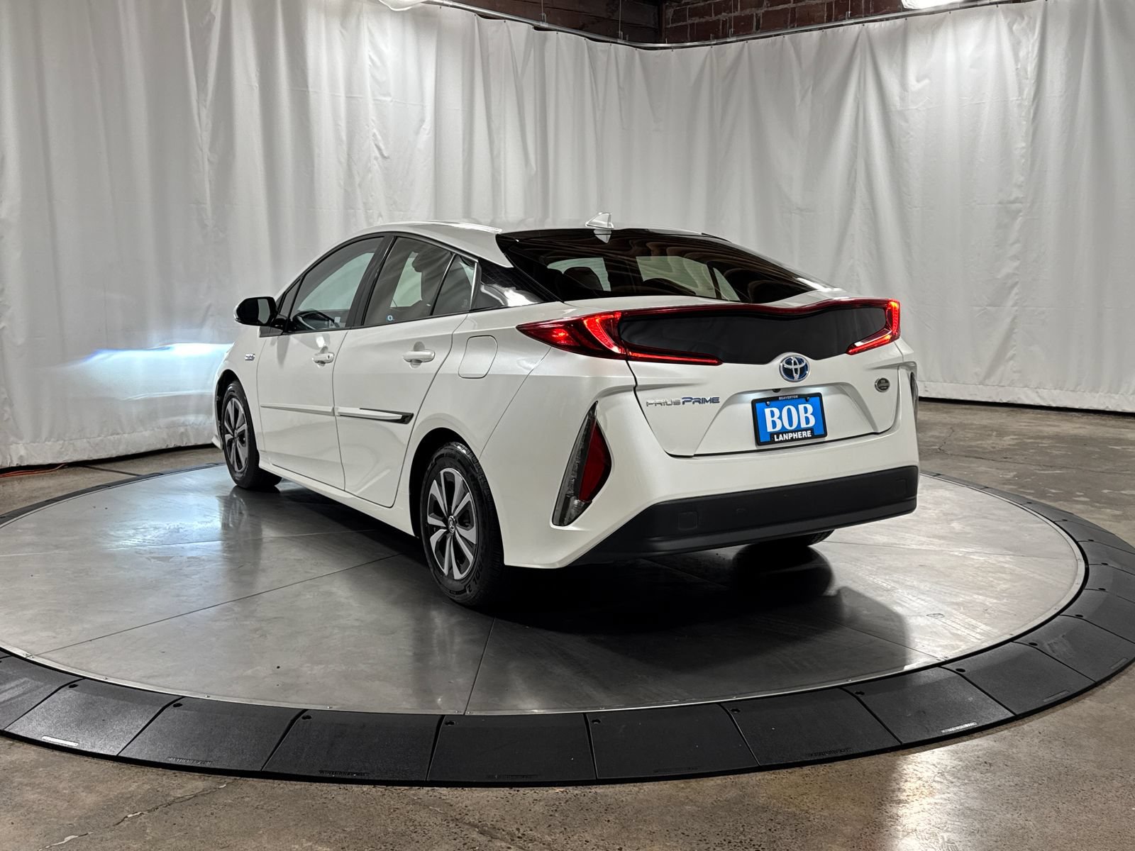 Used 2017 Toyota Prius Prime Premium w/ Carpet Mat Package FWD image 7