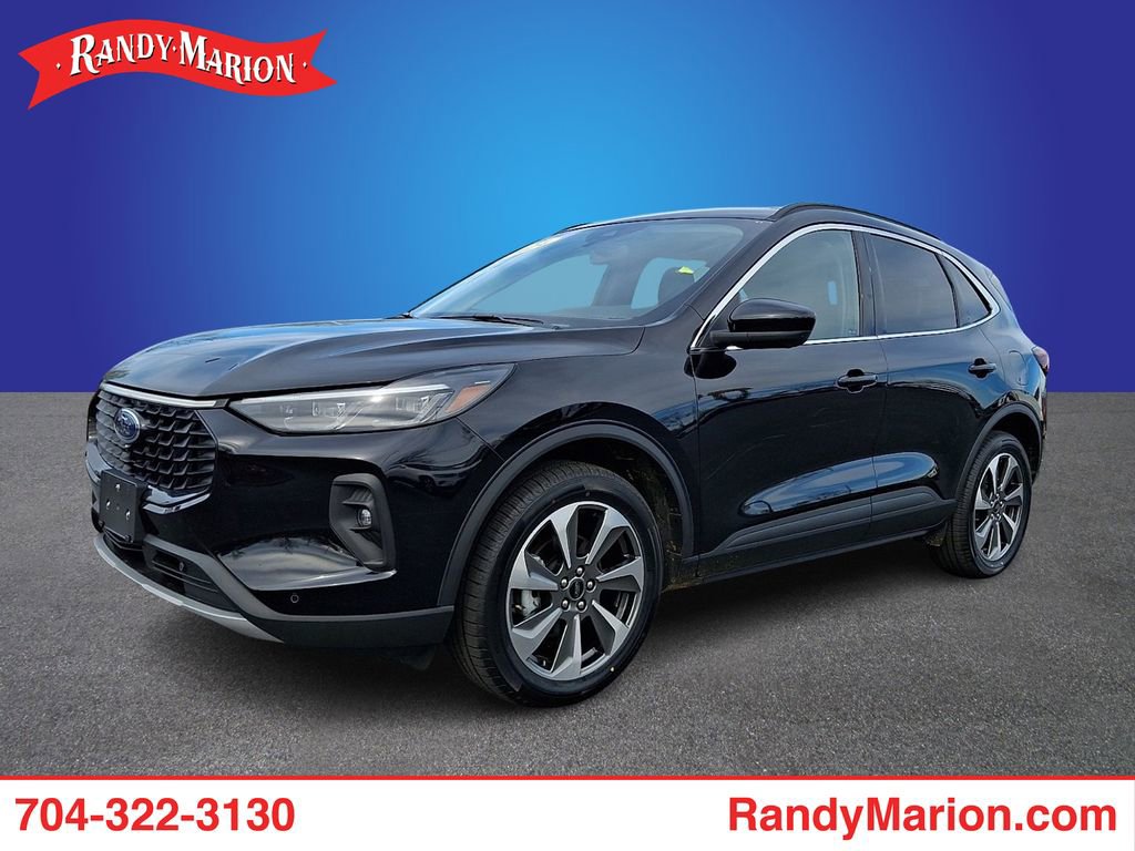 Used 2024 Ford Escape Platinum image 1
