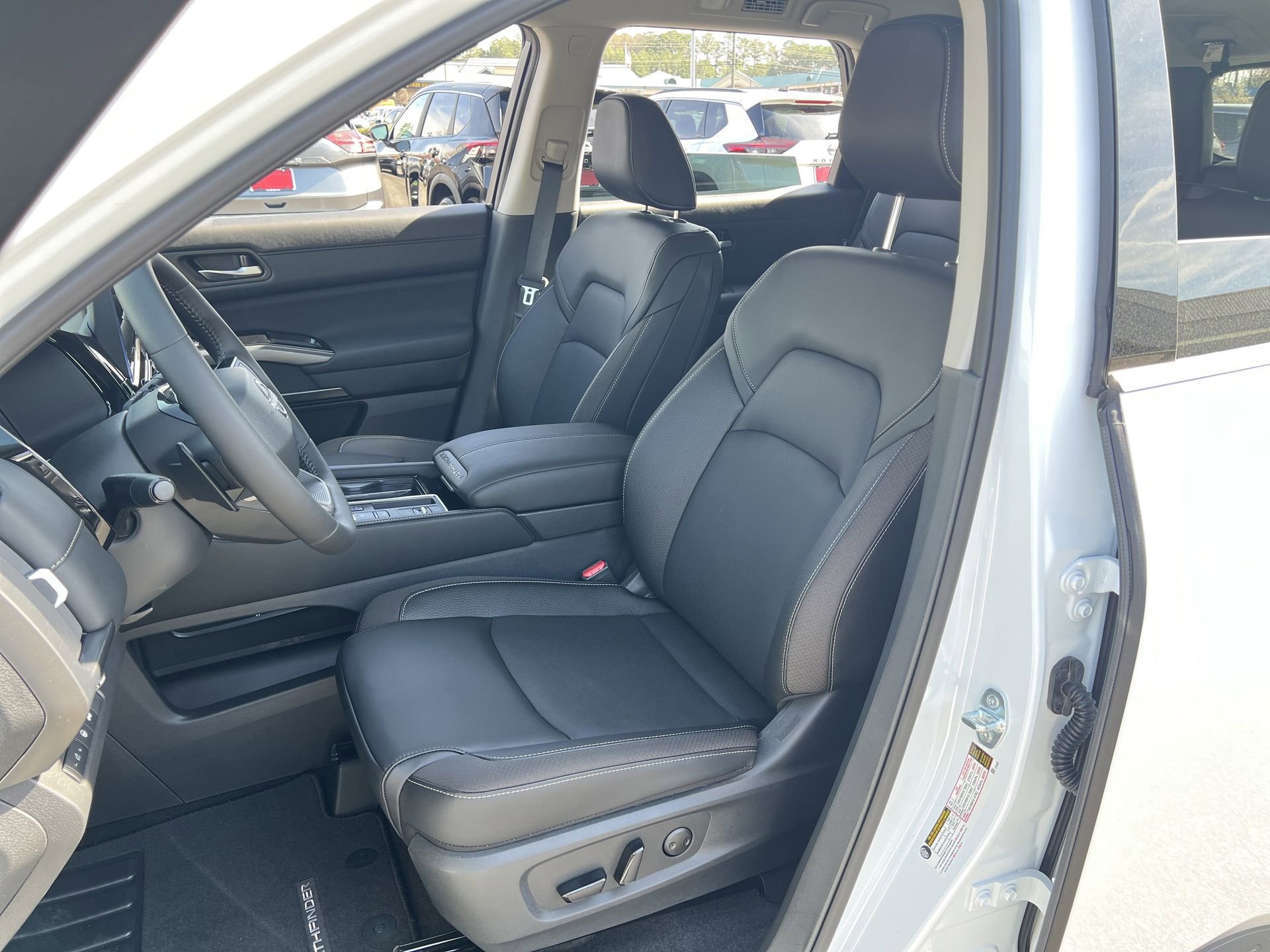 New 2026 Nissan Pathfinder SL image 16