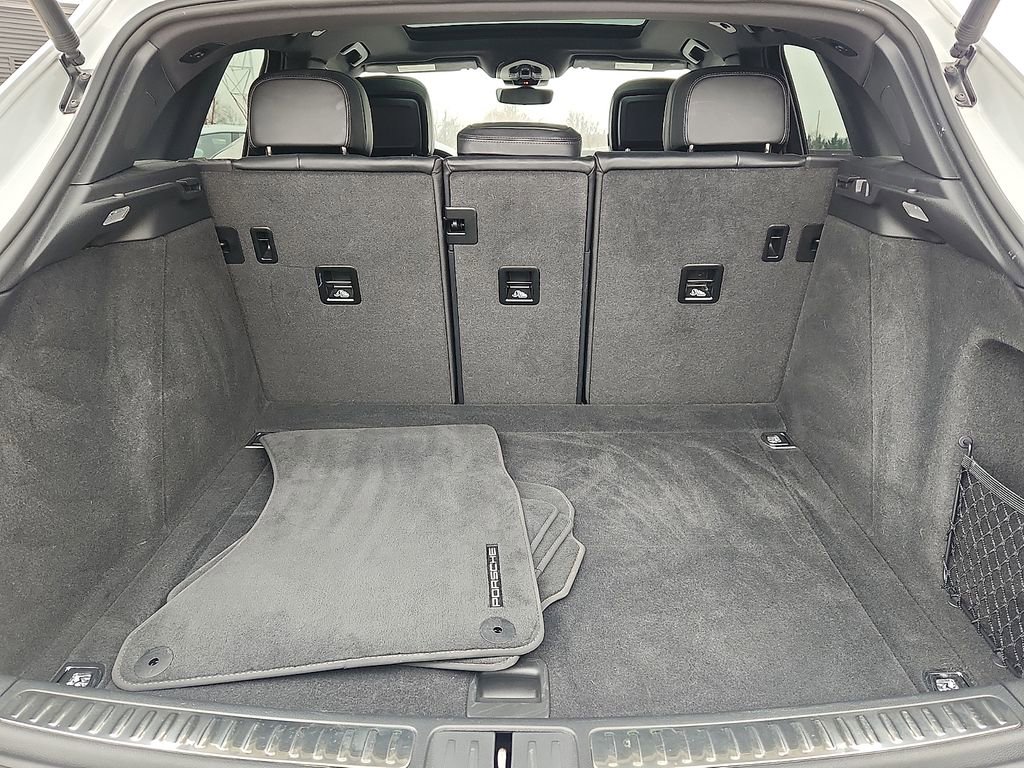 Used 2023 Porsche Macan Turbo image 28