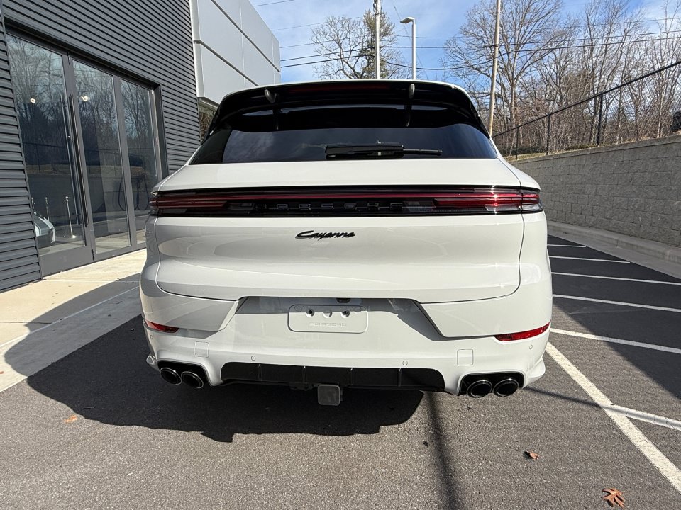 New 2026 Porsche Cayenne E-Hybrid AWD/4WD image 6