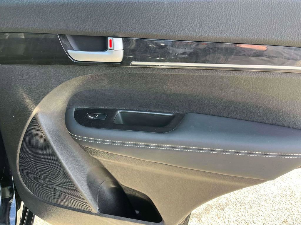 Used 2015 Kia Sorento SX image 11