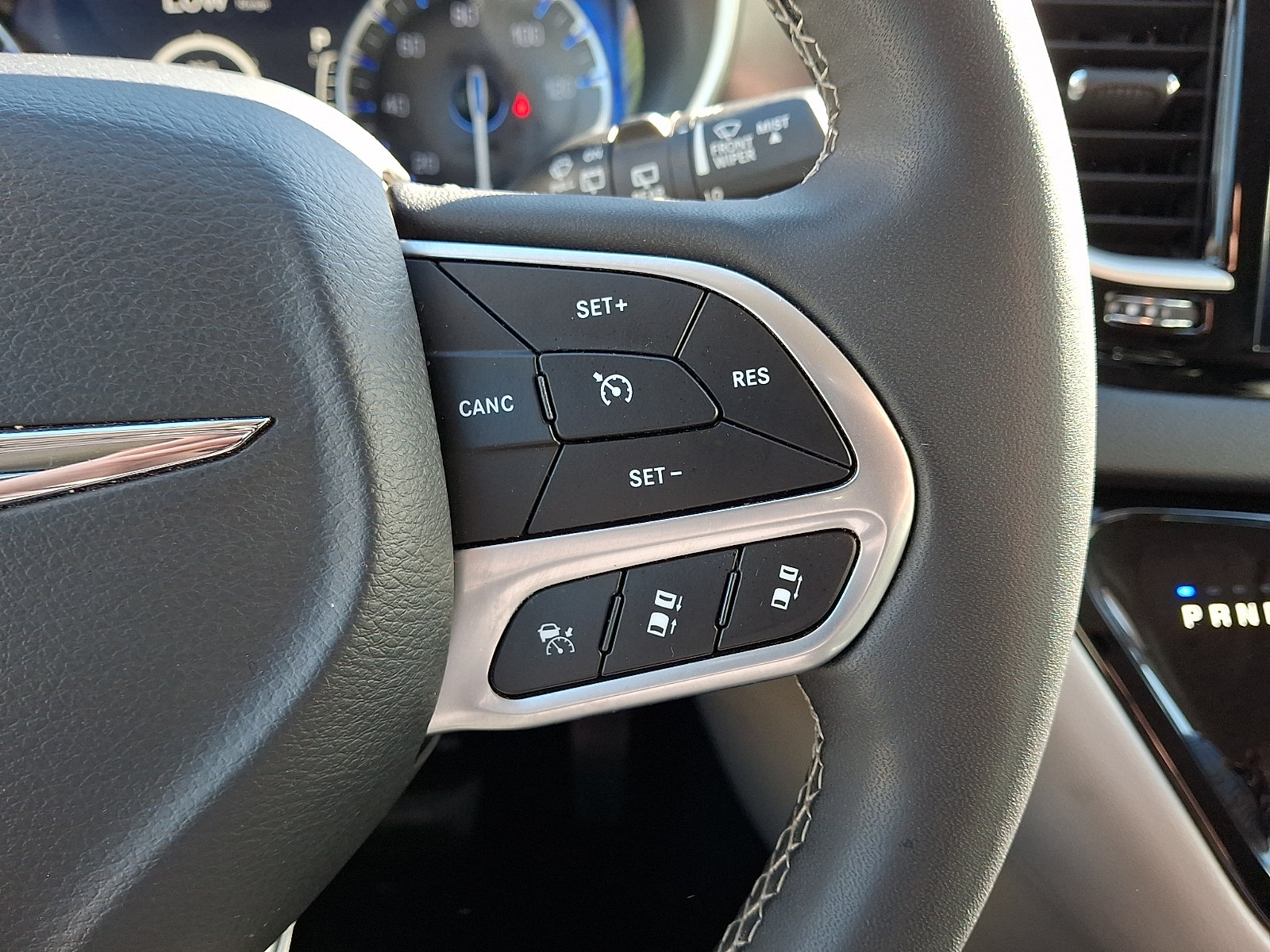 Used 2024 Chrysler Pacifica Touring-L FWD image 24
