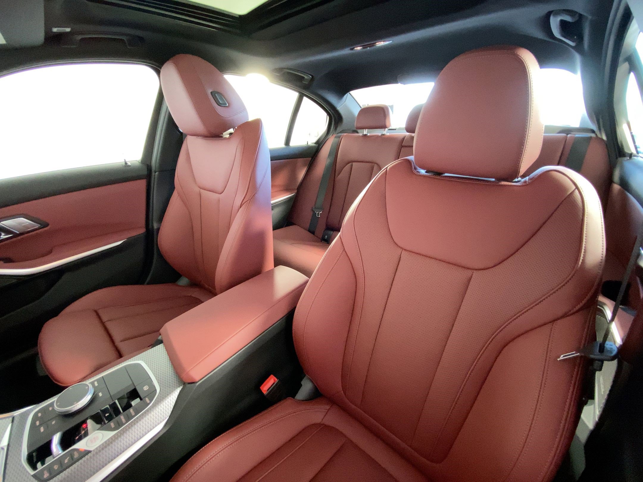 Used 2026 BMW 330i Sedan w/ M Sport Package image 21