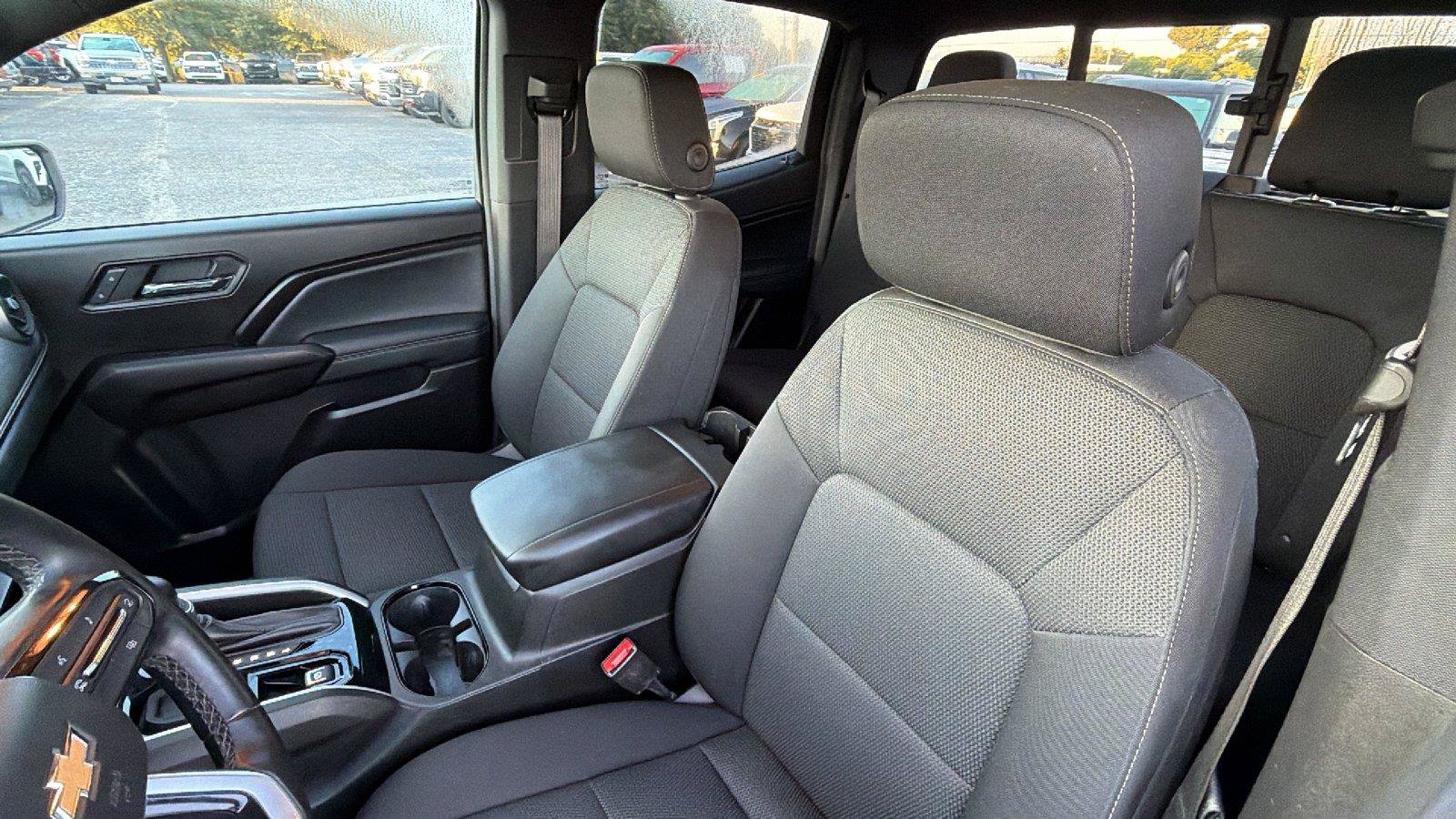 Used 2024 Chevrolet Colorado LT w/ LT Convenience Package RWD image 17