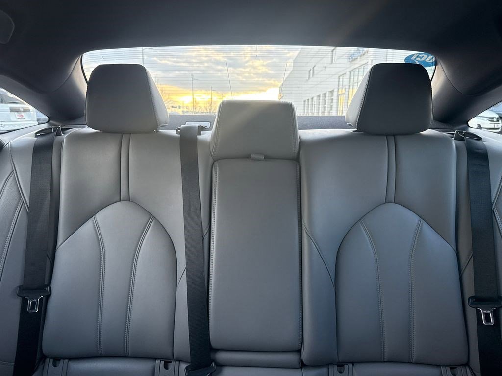 Used 2020 Toyota Avalon XLE image 18