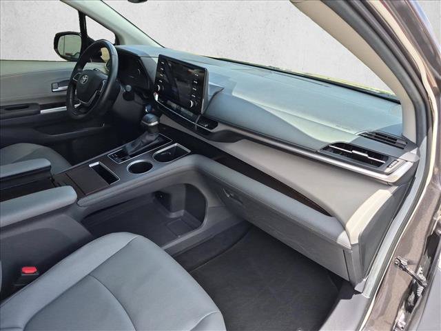 Used 2024 Toyota Sienna XLE FWD image 20