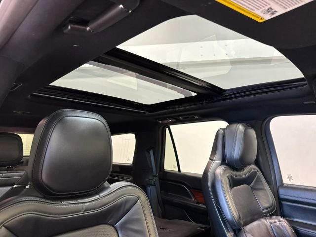 Used 2018 Lincoln Navigator Select w/ Technology Package RWD image 29